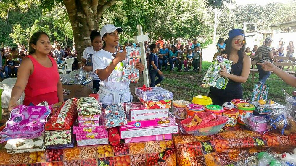 Fiesta de Navidad con las familias de las comunidades