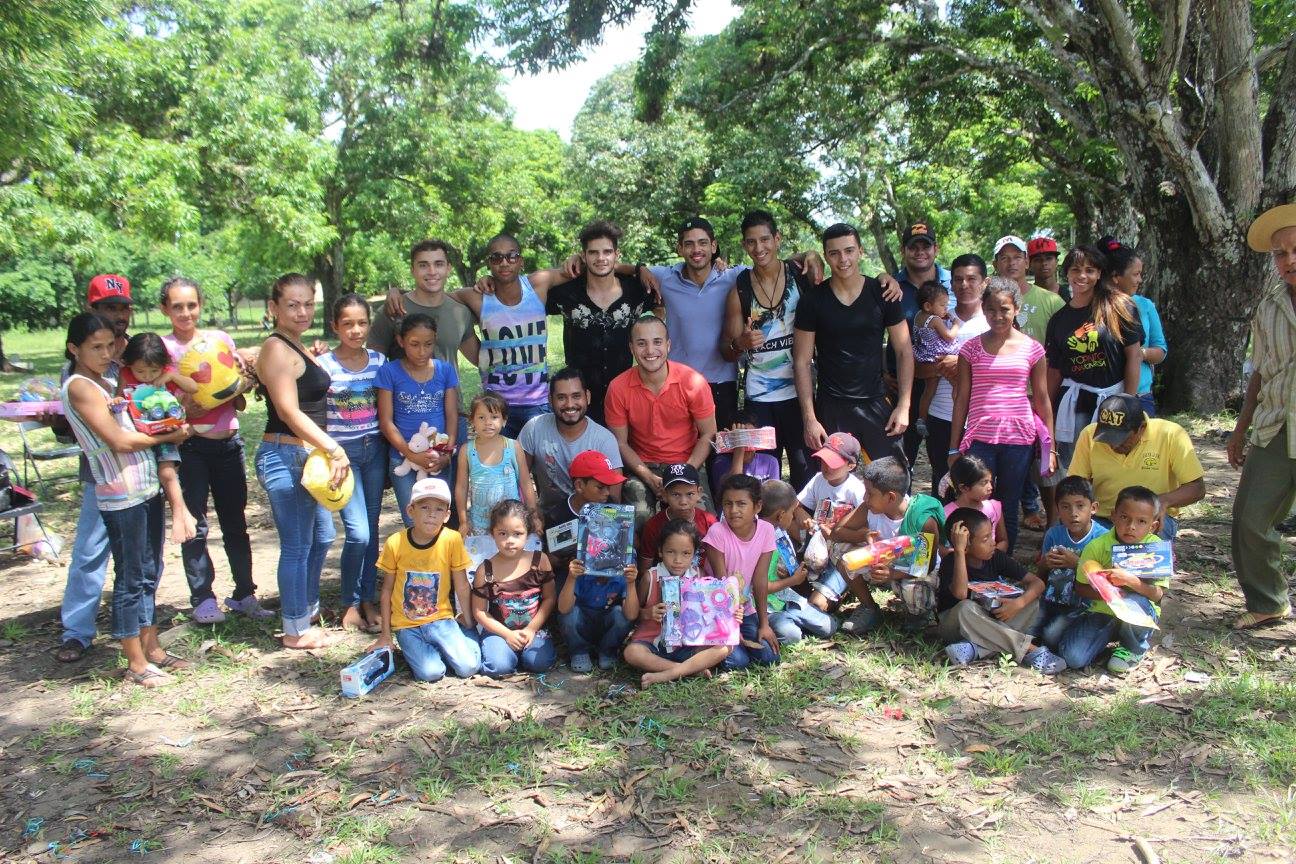 Día del niño en Bayano junto a los concursantes del Mister Universal Ambassador Panamá